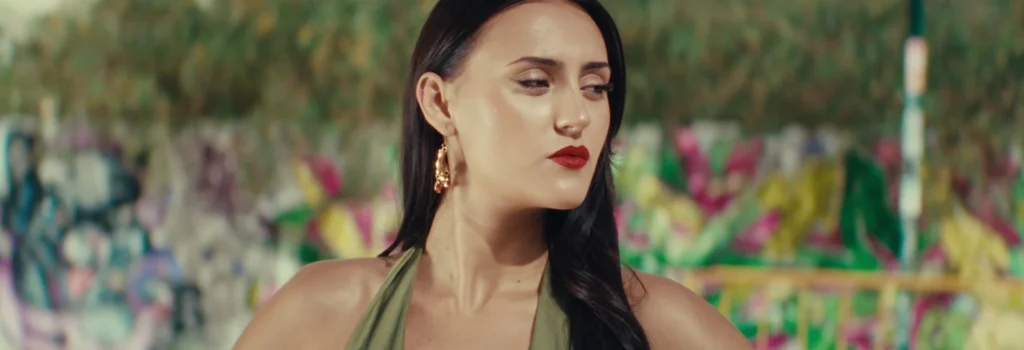 Imagen de portada del videoclip Déjame de Alba LaMerced