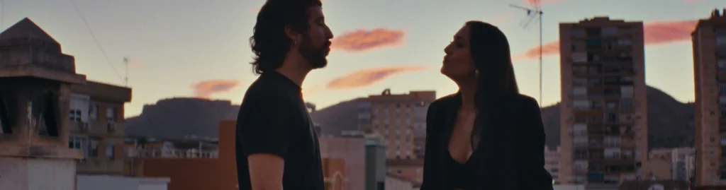 Alba LaMerced y El Jose en la portada del videoclip El Bar