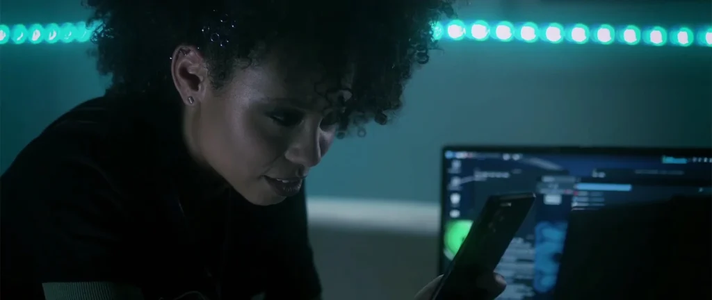 Imagen de portada del cortometraje Hackeada, protagonizado por Disleimy Chávez y Victoria García